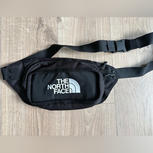 🖤 The North Face Black Waist Pack / Fanny Pack - Picture 2 of 4